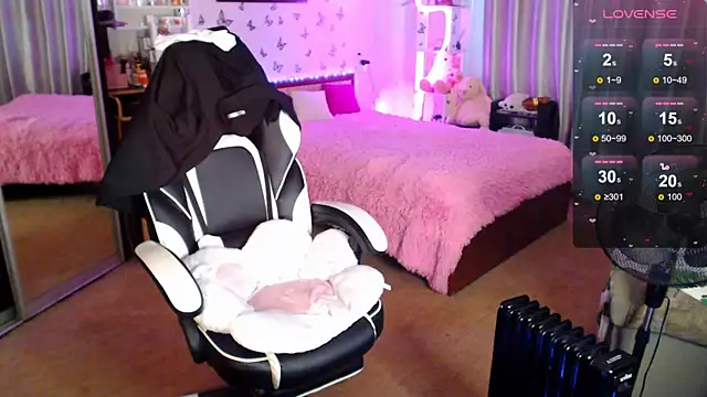 Kira honeyy online show from September 13, 2025, 8:14 am