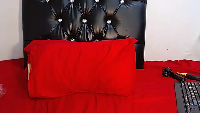 YoungRose18 online show from October 21, 2025, 12:06 pm