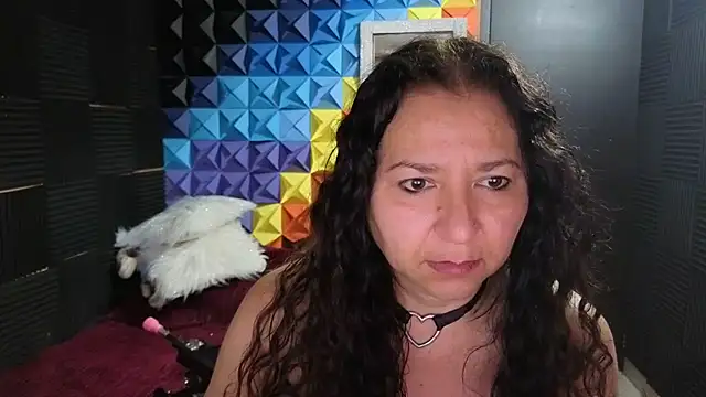 katifoxx online show from December 13, 2025, 8:04 pm