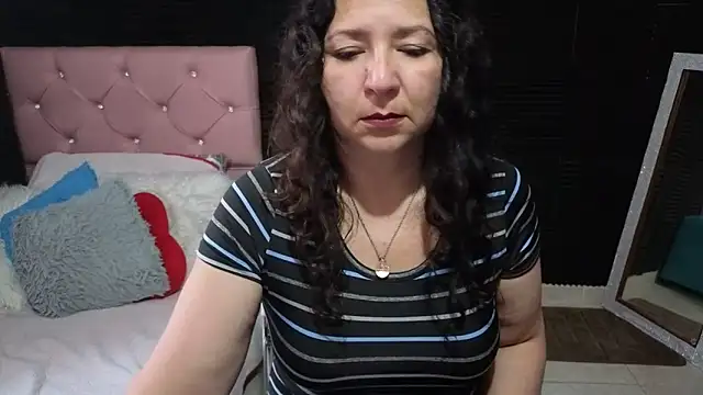 Snapshot of katifoxx chatting on May 3, 2026, 7:53 pm katifoxx online show from May 3, 2026, 7:53 pm