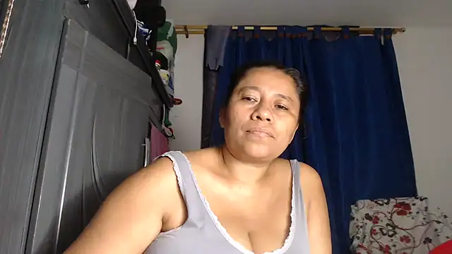 adrixxx38 online show from April 3, 2026, 7:39 am