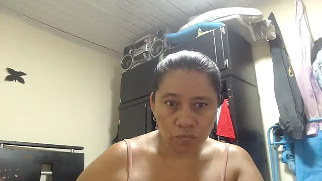 adrixxx38 online show from April 21, 2026, 8:12 pm