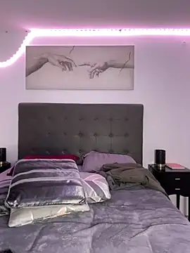 Clara-xoxo online show from October 27, 2025, 3:27 pm