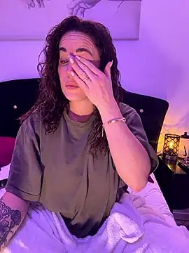 Clara-xoxo online show from January 9, 2026, 11:06 pm