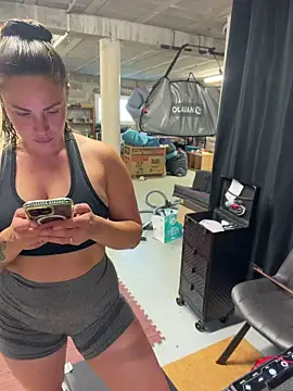 Clara-xoxo online show from April 21, 2026, 8:31 am