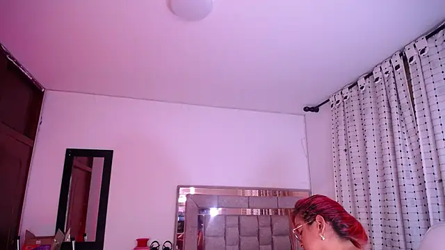 salomecastro  online show from March 11, 2025, 10:18 am