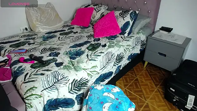 cristin doll  online show from January 17, 2025, 9:17 pm