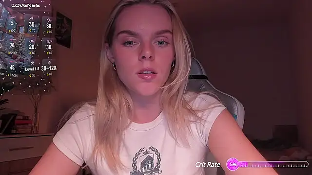 CharliSweet online show from December 19, 2024, 4:24 pm