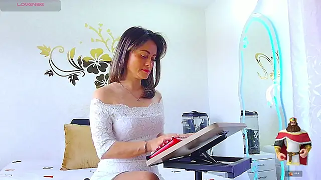 Snapshot of MarcelaFlores chatting on July 27, 2026, 2:46 pm MarcelaFlores online show from July 27, 2026, 2:46 pm