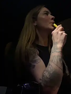 Etwas neugierig online show from March 14, 2025, 6:39 pm