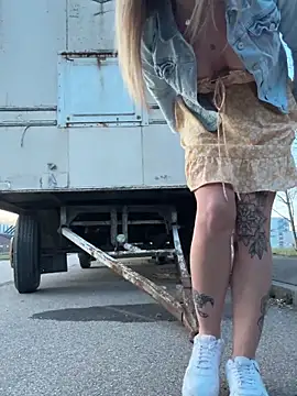 Etwas neugierig online show from March 20, 2025, 5:36 pm