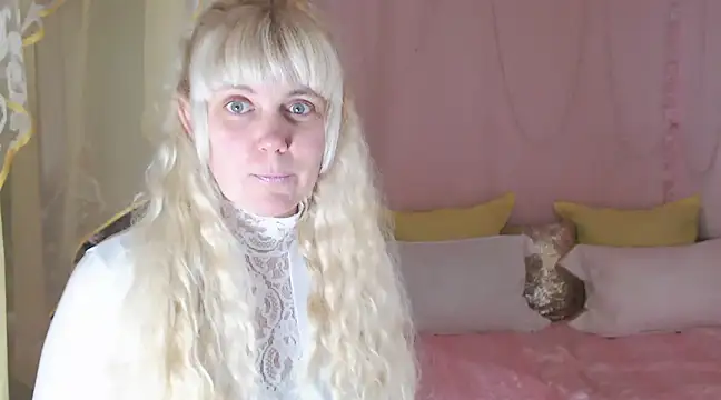 SunnySylvia online show from December 12, 2024, 5:26 pm