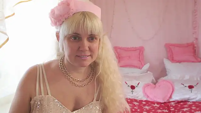 SunnySylvia online show from February 9, 2025, 8:44 am