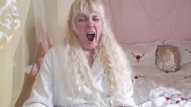 SunnySylvia online show from November 27, 2025, 5:37 pm