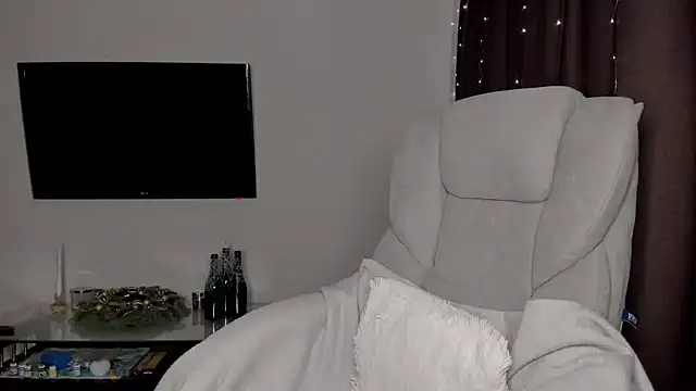 SeasonalSomeone online show from December 19, 2024, 8:13 pm