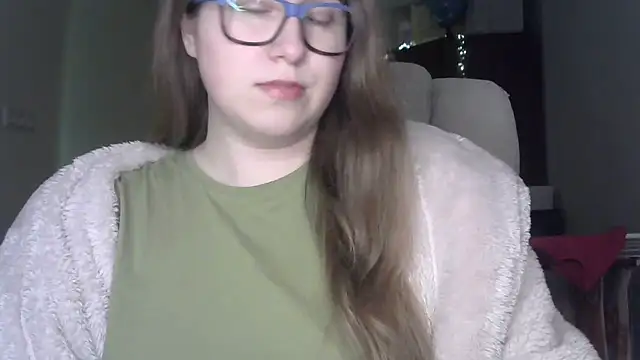 Snapshot of SeasonalSomeone chatting on May 1, 2026, 10:03 pm SeasonalSomeone online show from May 1, 2026, 10:03 pm