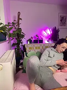 Trixie-Tainted online show from February 17, 2025, 11:13 am