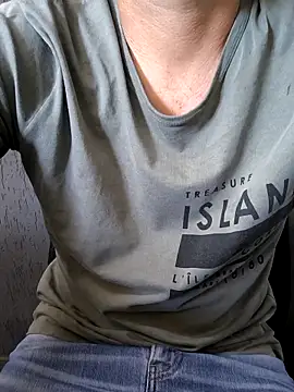 Snapshot of Leo_Big chatting on December 22, 2025, 12:02 pm Leo Big online show from December 22, 2025, 12:02 pm