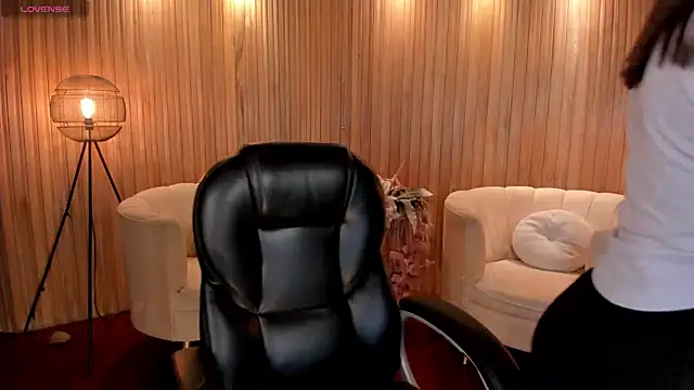 MorganHicks online show from October 17, 2025, 8:44 pm