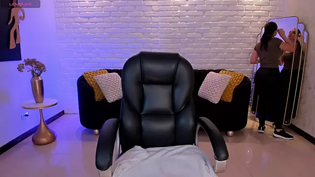 MorganHicks online show from November 22, 2025, 8:52 pm