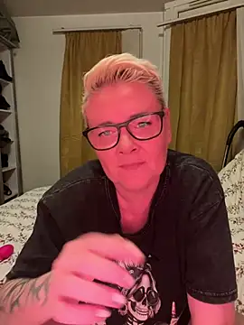 Gizzithehotone online show from February 27, 2026, 6:08 pm