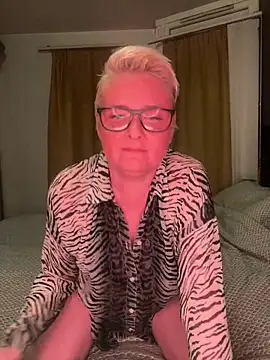 Gizzithehotone online show from April 2, 2026, 9:45 pm