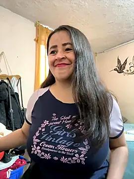 latinfemale online show from November 27, 2025, 8:44 pm