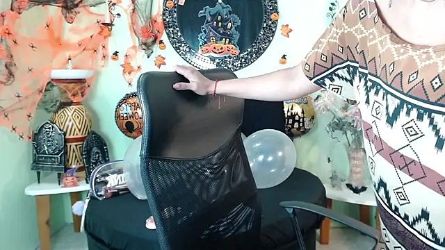 DestinyHills online show from October 21, 2025, 12:17 pm