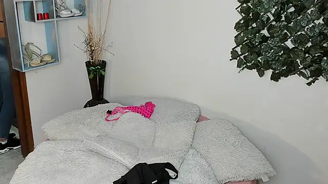 DestinyHills online show from April 6, 2026, 12:06 pm