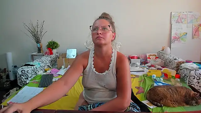 IamYourNarcotic online show from September 8, 2025, 3:22 pm