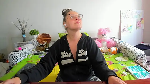 IamYourNarcotic online show from April 21, 2026, 11:38 am