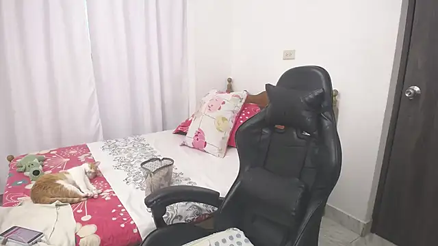 yeslluisa online show from March 19, 2026, 8:35 pm