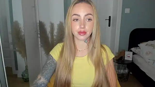 sexyCoralie online show from June 12, 2026, 7:18 am