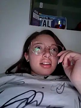 linda-schmidt online show from November 16, 2025, 1:44 am