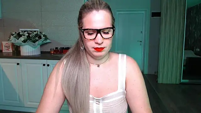 HotTiffani online show from September 14, 2025, 3:11 pm