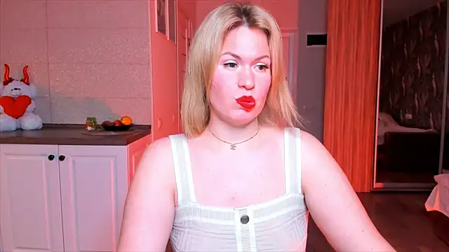 HotTiffani online show from November 7, 2025, 5:46 pm