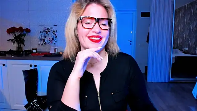 HotTiffani online show from March 6, 2026, 12:45 pm