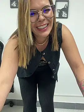 KellyBrooklyn  online show from March 21, 2025, 3:24 pm