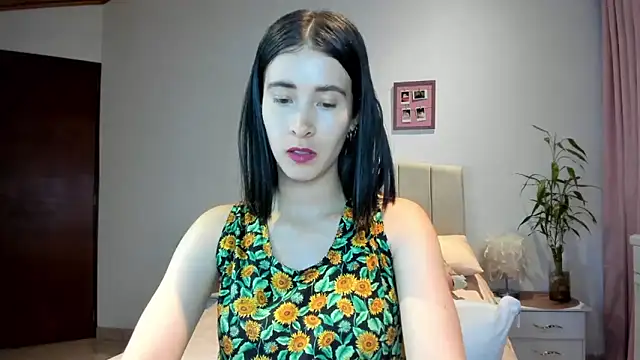 macarena vallejo online show from March 3, 2025, 1:21 am