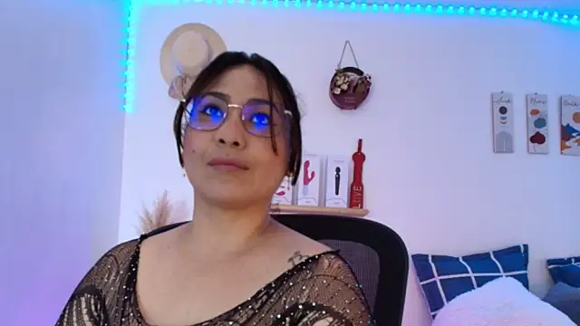 JuliRamirez online show from January 6, 2025, 8:18 pm