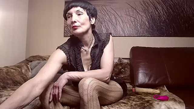 Snapshot of ElizabethLong chatting on May 18, 2026, 6:47 pm ElizabethLong online show from May 18, 2026, 6:47 pm