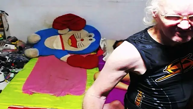 1CuteAndSexy69 online show from February 12, 2025, 4:11 pm