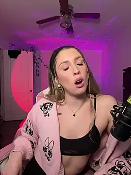 queenxlexy online show from February 14, 2025, 7:33 pm