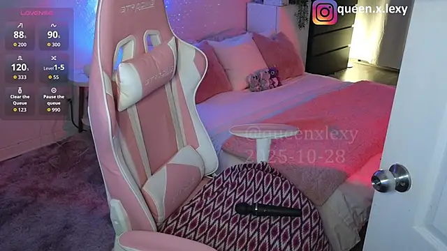 queenxlexy online show from October 28, 2025, 8:22 pm