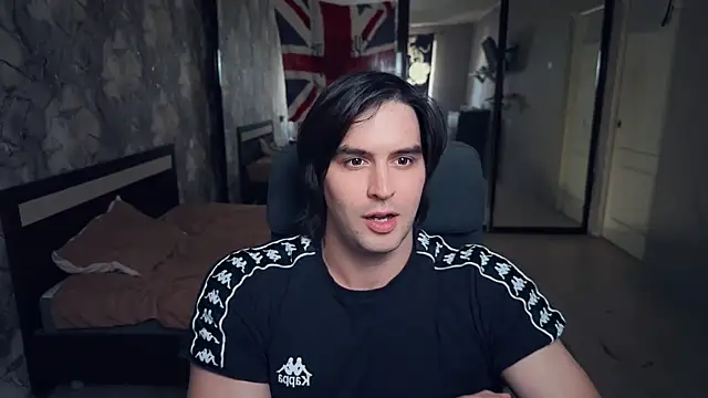 Snapshot of keanu_reevez chatting on October 18, 2025, 11:33 am keanu reevez online show from October 18, 2025, 11:33 am