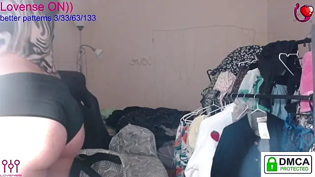 sweet cute cat online show from November 5, 2025, 9:59 pm