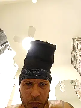 tropikboy online show from February 28, 2025, 9:58 am