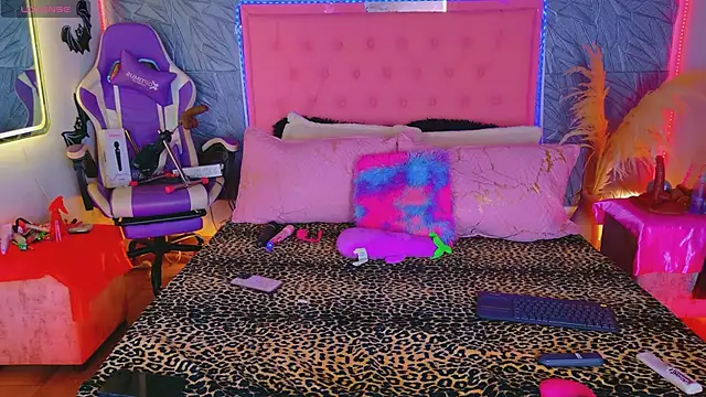 macasweet online show from November 28, 2025, 10:01 pm