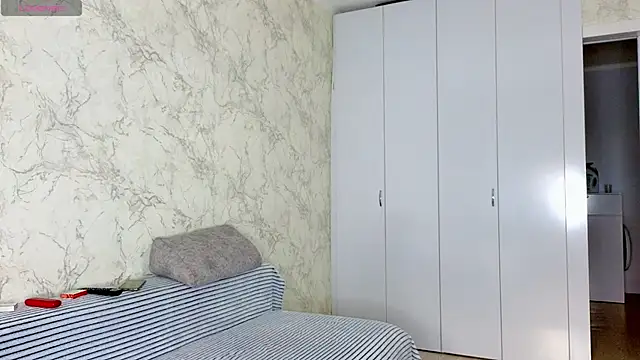 sweeetgirls2021 online show from February 6, 2026, 3:22 am