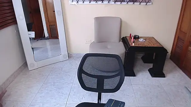 NicoleSantana online show from February 3, 2026, 10:15 pm